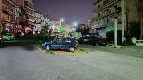 παρκάρισμα σε νησίδα