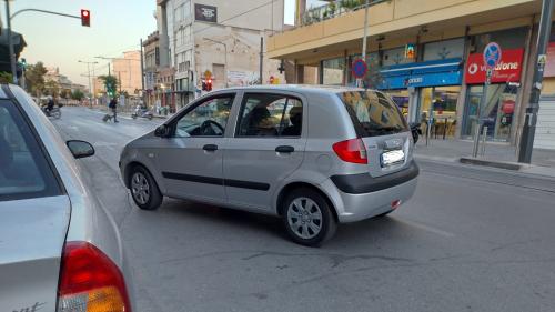 παρκάρισμα στη μέση του δρόμου