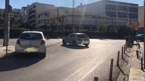 παρκάρισμα στη μέση του δρόμου