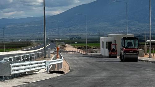 Το πάρκινγκ όπου δρουν οι συμμορίες, στο ύψος της Λυγαριάςcarandmotor.gr