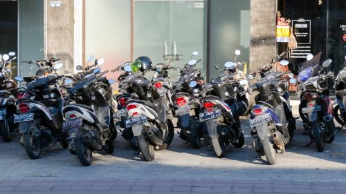 τέλους στάθμευσης στα πεζοδρόμια μοτοσικλέτες