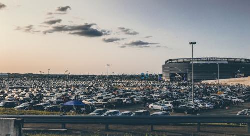 μεγαλύτερο parking