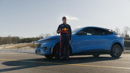 O Sergio Perez με τη Ford Mustang Mach-E