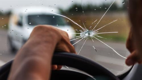 mercedes-broken-windshield-2