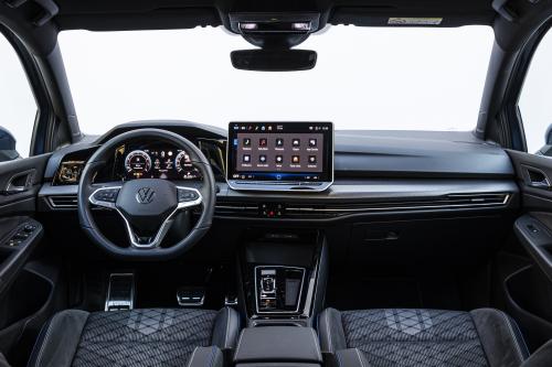 peugeot 308 vs volkswagen golf