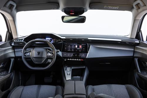 peugeot 308 vs volkswagen golf