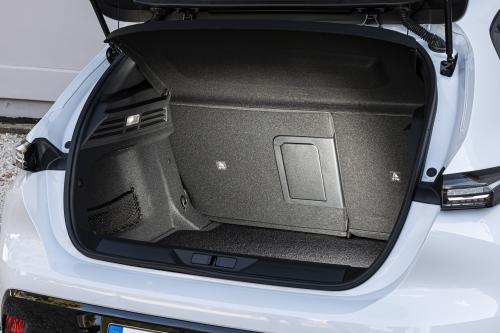 peugeot 308 vs volkswagen golf