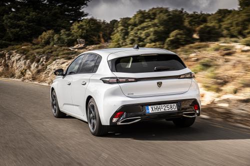 peugeot 308 vs volkswagen golf