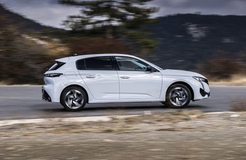 peugeot 308 vs volkswagen golf