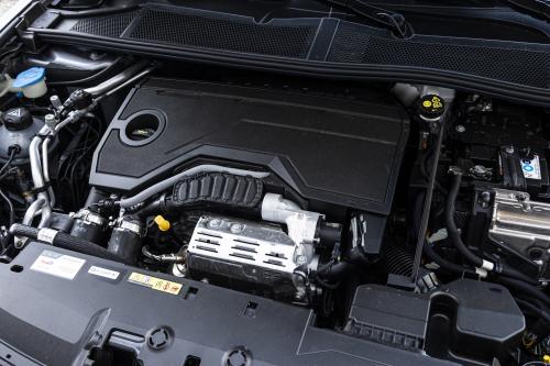 Peugeot 408 1.2 Hybrid 136 PS