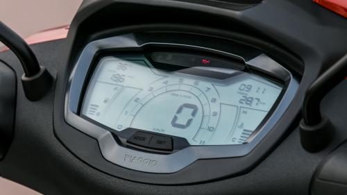 Δοκιμή Piaggio Beverly 300 HPE carandmotor.gr 2021