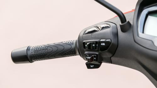 Δοκιμή Piaggio Beverly 300 HPE carandmotor.gr 2021