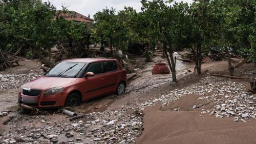 πλημμυρισμένο αυτοκίνητο