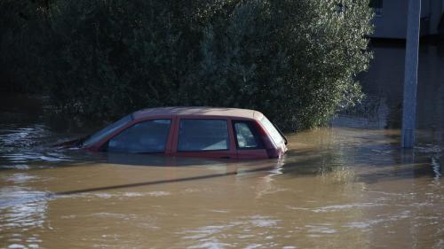 πλημμυρισμένο αυτοκίνητο