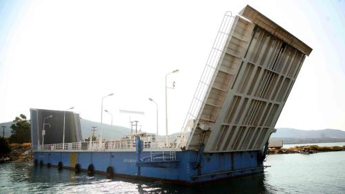 πλωτή γέφυρα στη Λευκάδα