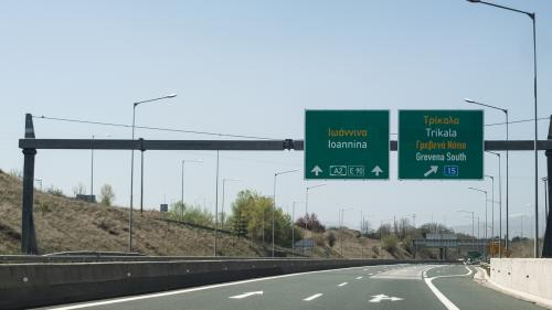 Πράσινες πινακίδες στον αυτοκινητόδρομο