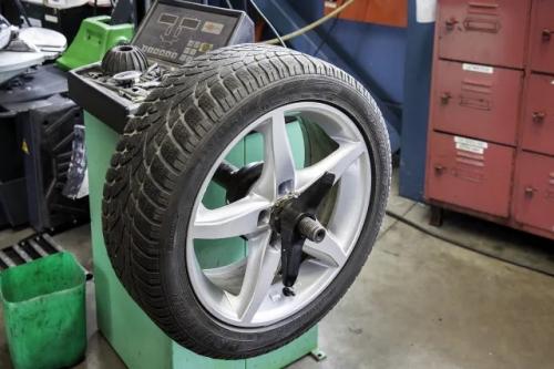 red dot tyres b