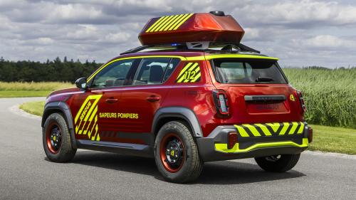 Κεντρική φωτό & πάνω: Το πρωτότυπο Renault 4Rescue