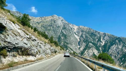 δρόμος στην Αλβανία
