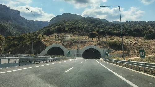 σήραγγα τεμπών