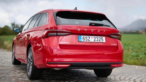 full hybrid Skoda Octavia