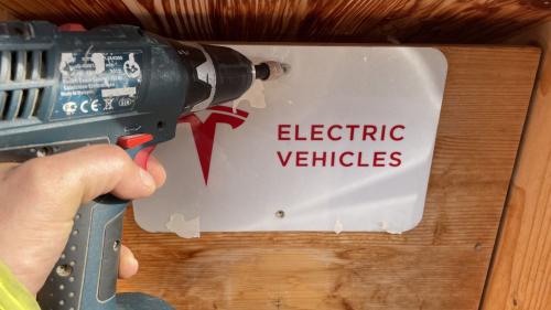 αφαίρεση ταχυφορτιστών Tesla