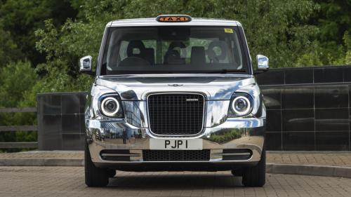 Τα ταξί στο Λονδίνο αλλάζουν χρώμα 2022