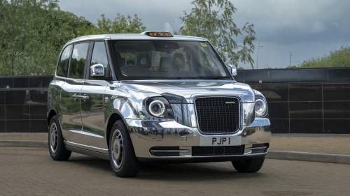 Τα ταξί στο Λονδίνο αλλάζουν χρώμα 2022