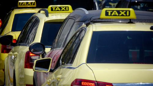 taxi kitrino xroma athina