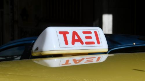 taxi kitrino xroma athina