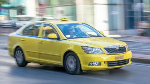 Μπλε γραμμή κιτρινα ταξί
