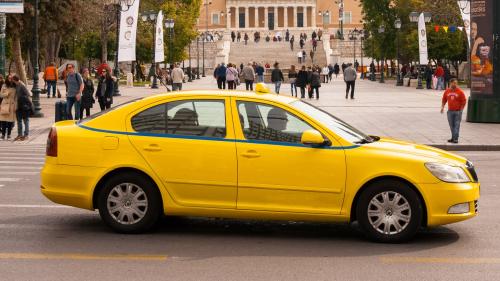 Μπλε γραμμή κιτρινα ταξί