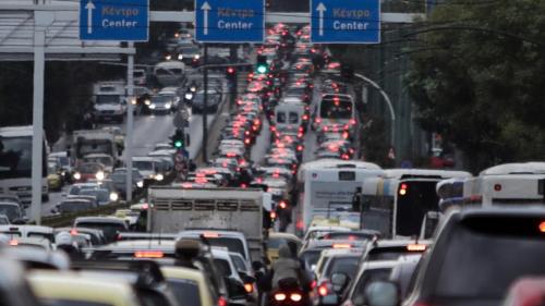 αυτοκίνητα στους δρόμους της Αθήνας