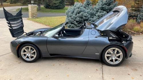tesla roadster akrivo