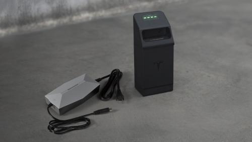 Η αφαιρούμενη μπαταρία της Tesla Cyberquad