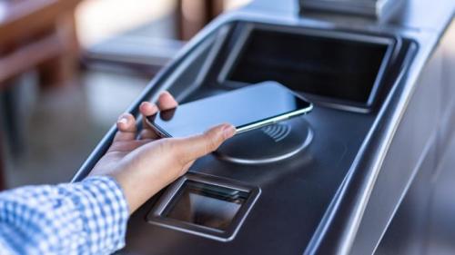 ανέπαφες πληρωμές στα Μέσα Μαζικής Μεταφοράς