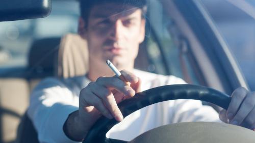 κάπνισμα στο αυτοκίνητο