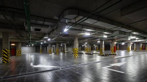 ypogeio parkingk