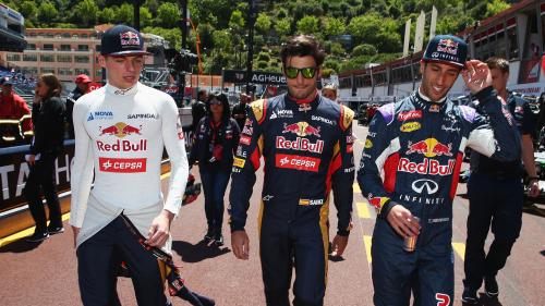 O Max Verstappen (αριστερά) στην πρώτη του σεζόν στη F1 το 2015, με την Toro Rosso.