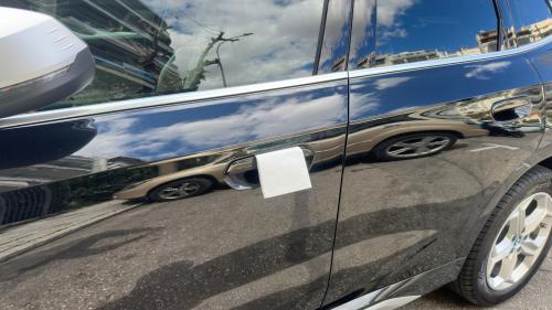 money-car-door-handle-3