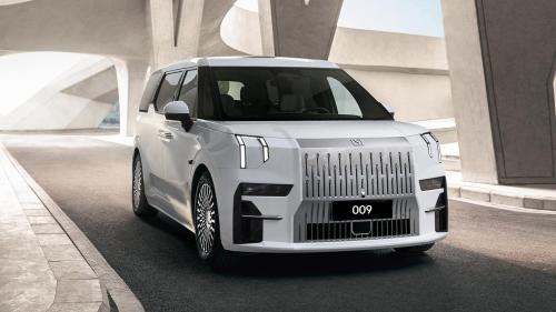 To minivan 009 της Zeekr, η οποία ανήκει επίσης στον όμιλο Geely