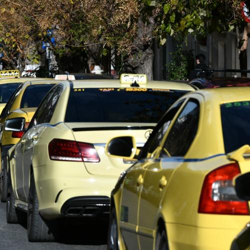 taxi kitrino xroma athina 