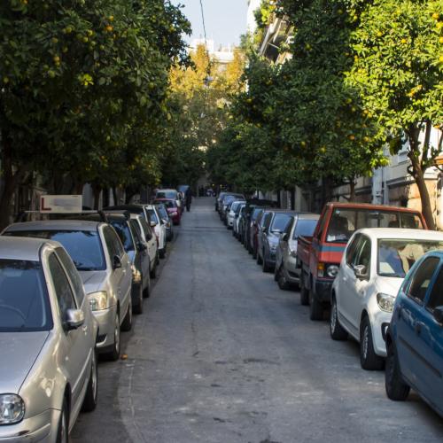 πάρκινγκ στους δρόμους