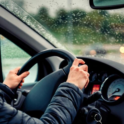 Οδήγηση στη βροχή 