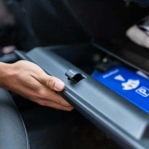 ντουλαπάκι συνοδηγού