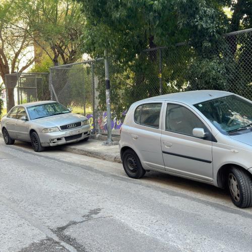 στάθμευση σε πεζοδρόμια