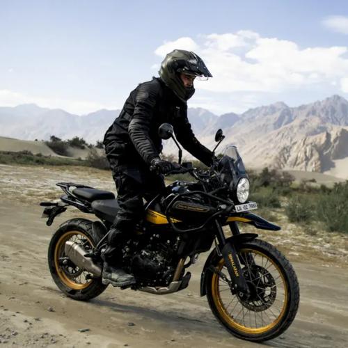 Royal Enfield η μοτοσυκέτα που έγινε ταξιδιωτικό viral 2024