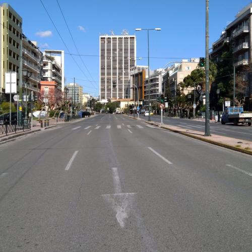 άδειος δρόμος στην Αθήνα