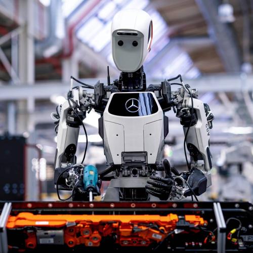 Mercedes-Benz-robot-ai-13