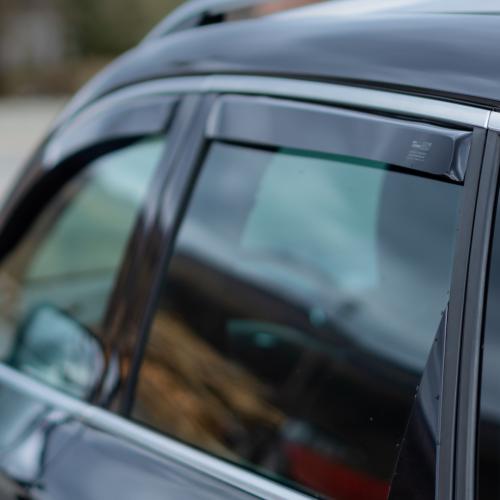 Car wind deflector 1